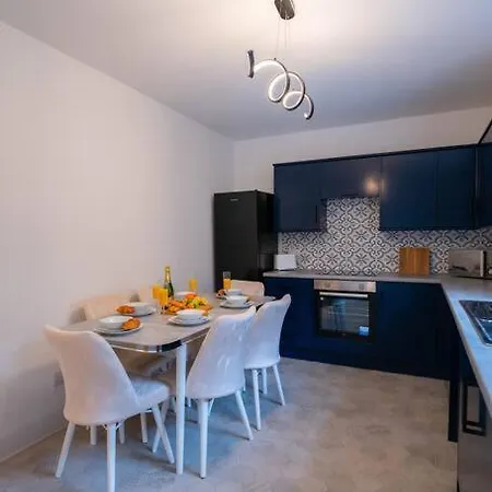 Yss 16th Station Rd Spacious 11 Guest Ferienhaus