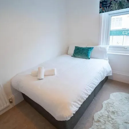 Yss 16th Station Rd Spacious 11 Guest Ferienhaus *