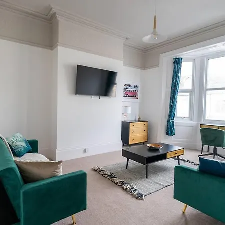 Yss 16th Station Rd Spacious 11 Guest Holiday home Redcar